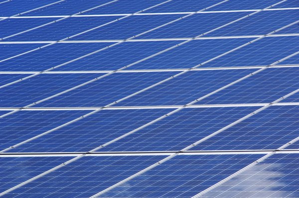 Panneau solaire photovoltaïque : réduisez vos factures et polluez moins !